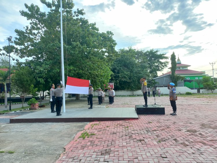 Laksanakan Upacara Bulanan, Wakapolres Sumba Timur Minta Personel Dukung Program Pemerintah