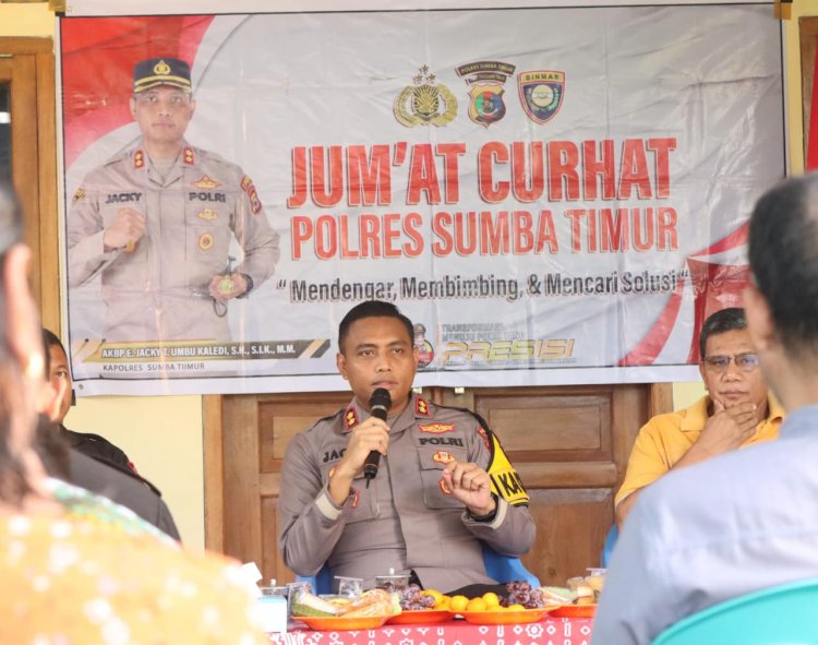 Jumat Curhat di Wangga: Kapolres Sumba Timur Dorong Kolaborasi dalam Menjaga Keamanan