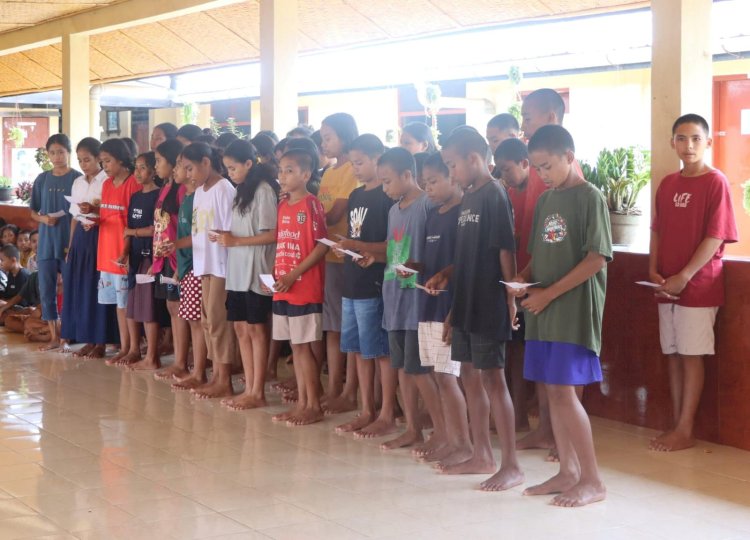 Yayasan Iman Pengharapan dan Kasih: Pengabdian Aipda Yanrus dan Istri untuk Anak-Anak Terpencil di Sumba