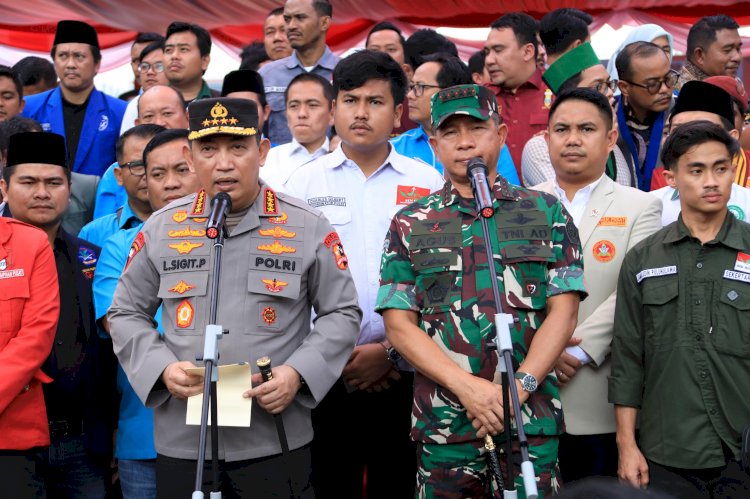 Kapolri dan Panglima TNI Buka Kegiatan Baksos Presisi : Pastikan Kebutuhan Pokok Terjaga Selama Ramadan