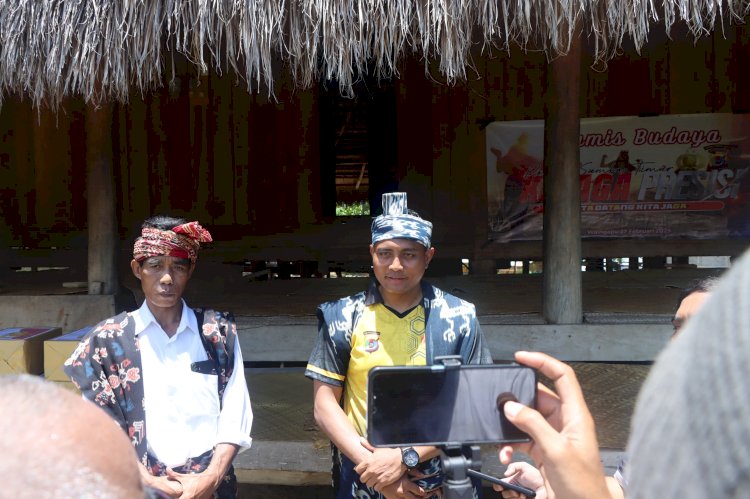 Polres Sumba Timur Canangkan Kegiatan Kamis Budaya Kataga Presisi di Kampung Raja Prailiu