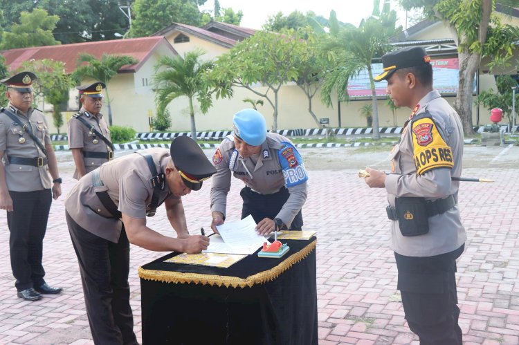 Tiga Kapolsek Polres Sumba Timur Alami Pergantian Jabatan, Kapolres Sumba Timur Pimpin Sertijab