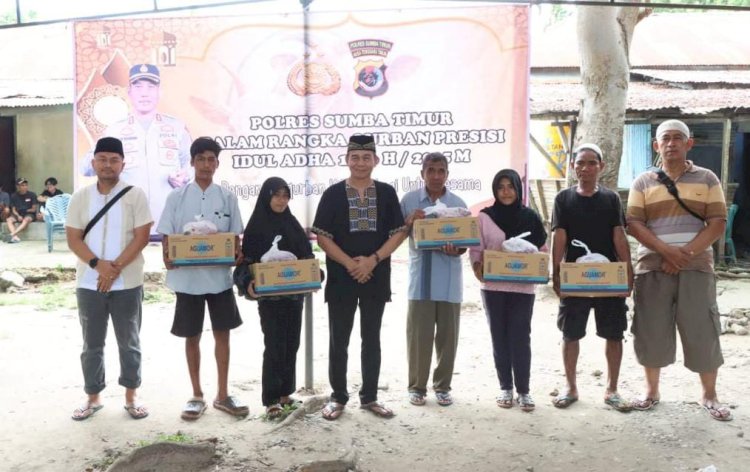 Polres Sumba Timur Bagikan 200 Paket Daging Kurban di Hari Raya Idul Adha 1446 H