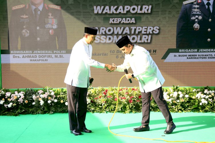Kapolri Serahkan 9.648 Hewan Kurban Untuk Masyarakat