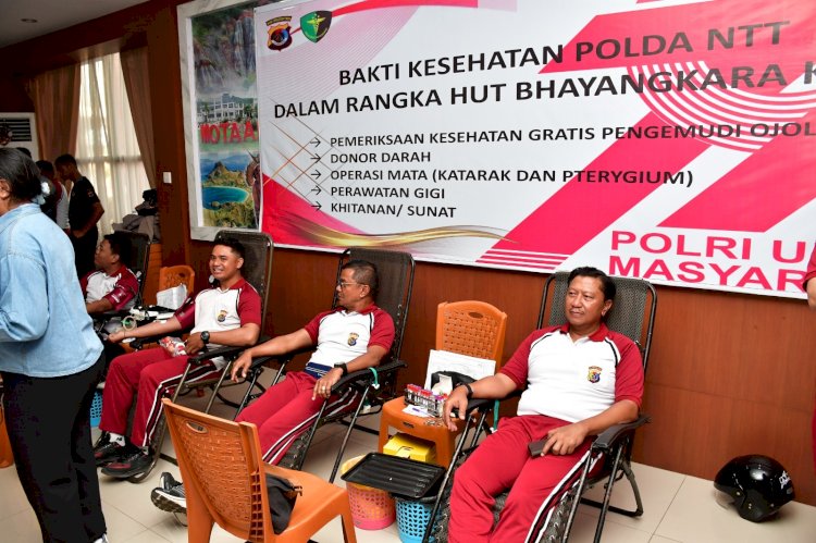 Kapolda NTT Donorkan Darah dalam Bakti Kesehatan HUT Bhayangkara ke-79 di Mapolda NTT