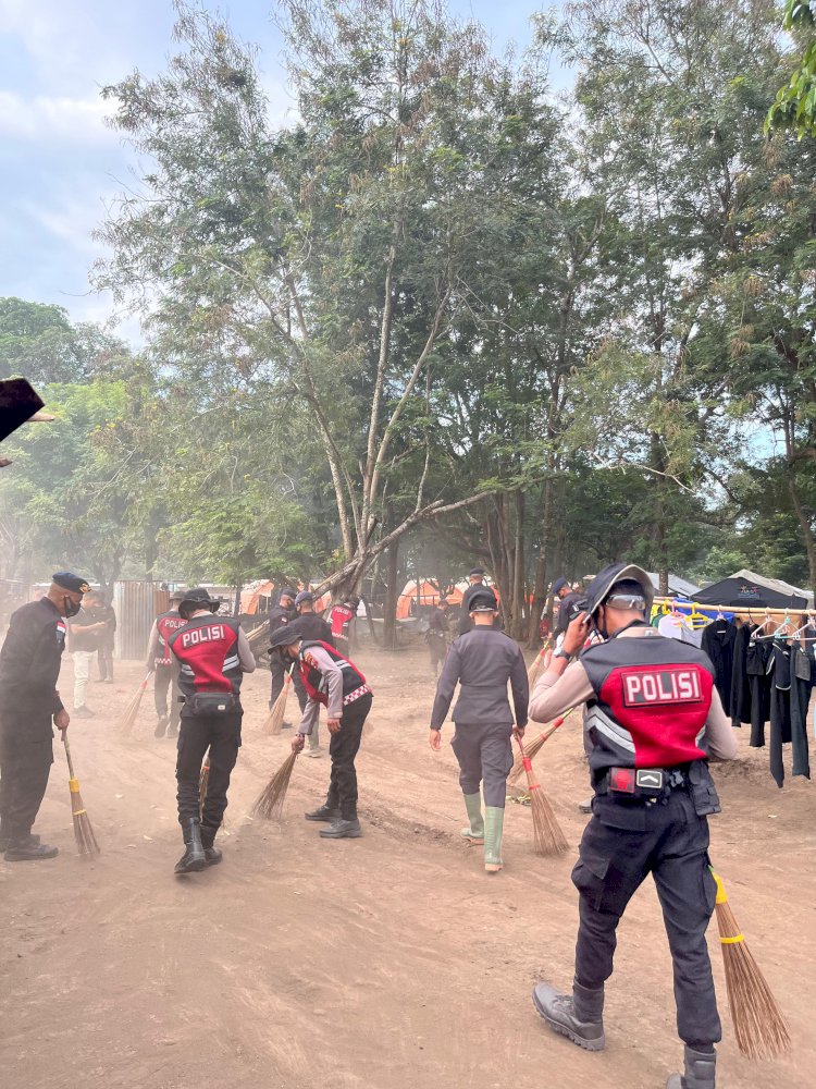 Polri untuk Masyarakat, Gerak Cepat Polda NTT Bersihkan Lokasi Terdampak Erupsi Gunung Lewotobi Laki