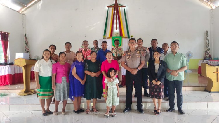 Polsek Pandawai Polres Sumba Timur Hadir di Tengah Jemaat GKS Maujawa Lewat Kegiatan Minggu Kasih