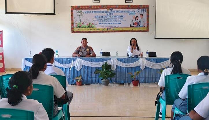 Cegah Penyakit Sosial, Kapolsek Pandawai Sampaikan Sosialisasi saat MPLS SMK N. 1 Pandawai