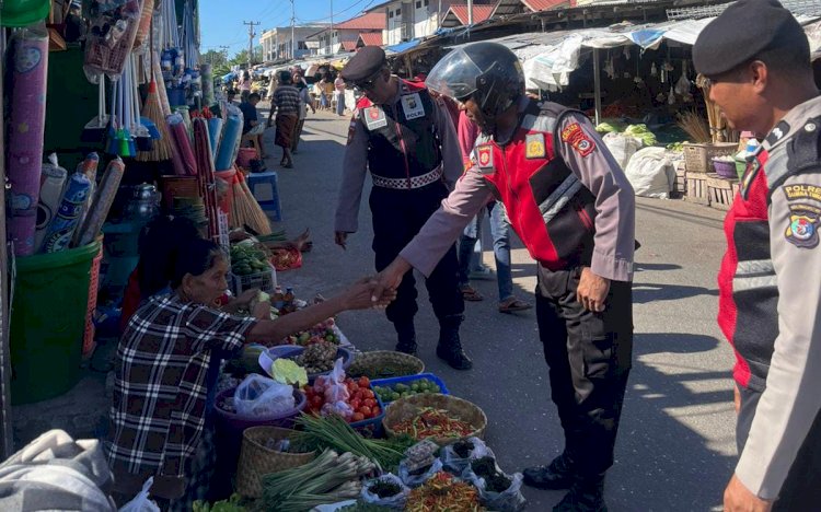 Tim Patroli Kota Sat Samapta Polres Sumba Timur Gelar Patroli Dialogis dan Cipta Kondisi dalam Rangka Harkamtibmas