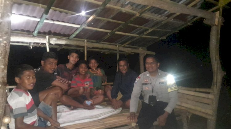 Cegah Pencurian Ternak, Bhabinkamtibmas Mauliru Intensifkan Patroli dan Aktifkan Pos Kamling