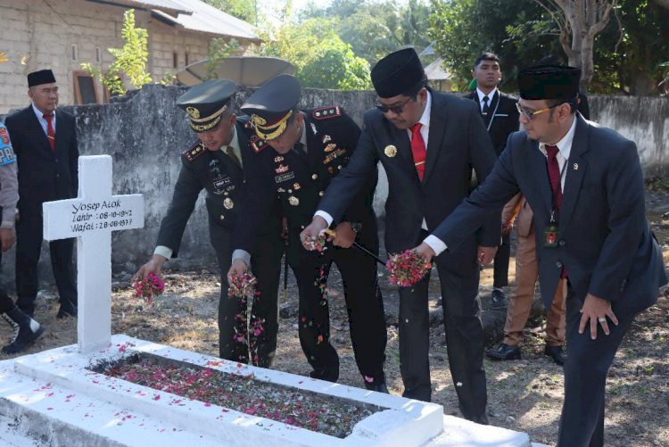 Ziarah Pahlawan di Waingapu, Kapolres Ajak Masyarakat Jaga Persatuan