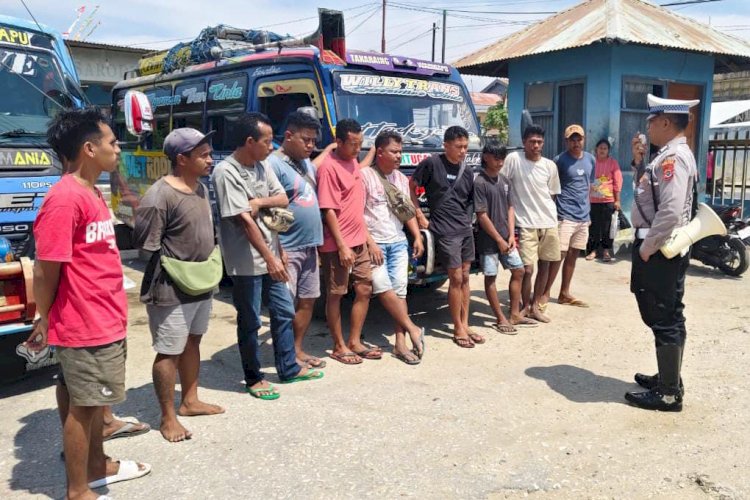 Cegah Kecelakaan, Kanit Kamsel Polres Sumba Timur Gencarkan Edukasi Lalu Lintas