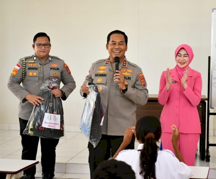 Kapolda NTT Nyalakan Semangat Belajar 100 Siswa SRM 19 Naibonat, Wujudkan Visi Prabowo untuk Pendidikan Indonesia Unggul