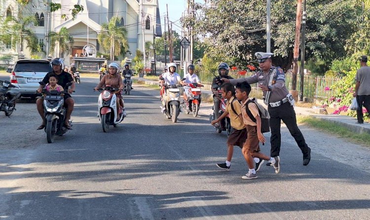 Dari Jalan untuk Masyarakat : Satlantas Polres Sumba Timur Hadir di Pagi Hari
