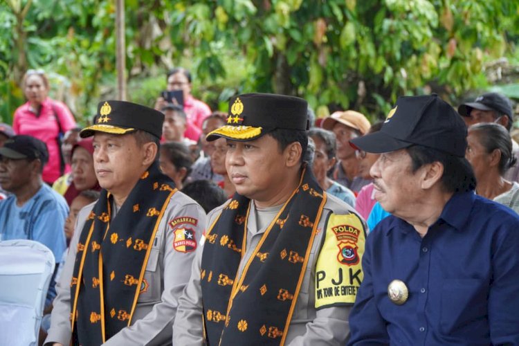 Kapolda NTT Kerahkan Personel Tambahan dan Anjing Pelacak untuk Bantu Pencarian Korban Bencana di Mauponggo