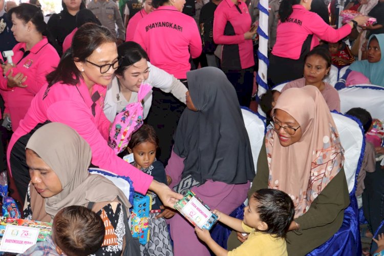 Ketua Umum Bhayangkari Tinjau Bakti Kesehatan di Ende, Warga Antusias