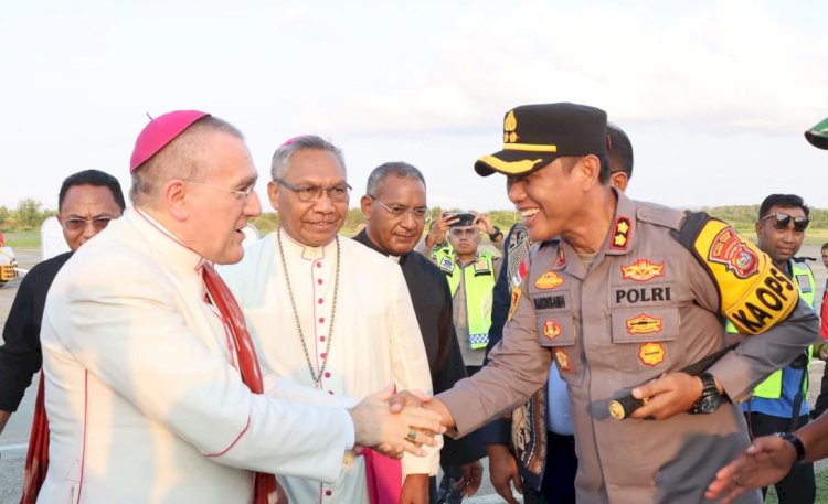 Kapolres Sumba Timur Hadiri Penjemputan Duta Besar Takhta Suci Vatikan di Waingapu