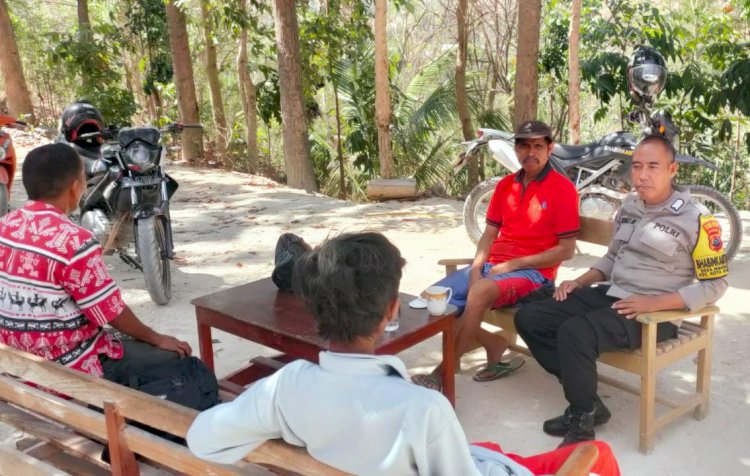 Bhabinkamtibmas Desa Mbatakapidu Ajak Tokoh Masyarakat Bersinergi Jaga Kamtibmas