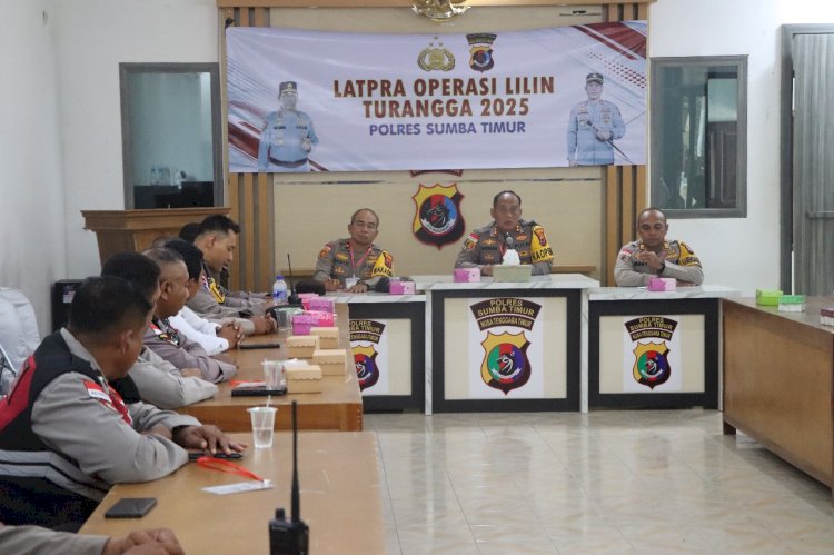 Lat Pra Ops Lilin Turangga 2025 Digelar, Kapolres Sumba Timur Tekankan Pelayanan Humanis