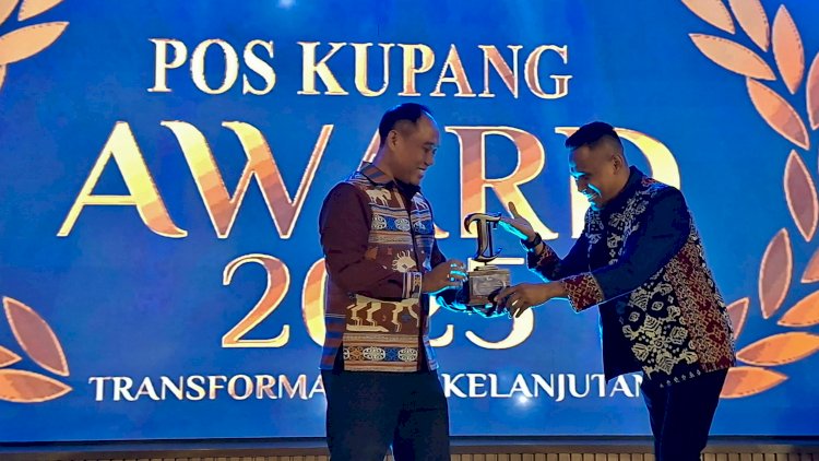 Raih Penghargaan Pos Kupang Award 2025, Kapolres Sumba Timur Tegaskan Pengabdian untuk Masyarakat
