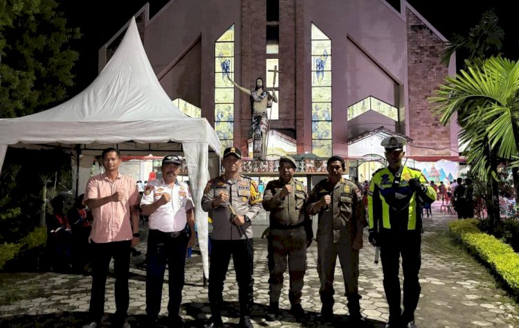 Kapolres Sumba Timur Pantau Pengamanan Ibadah Malam Natal dan Cek Pos Pam Ops Lilin Turangga 2025