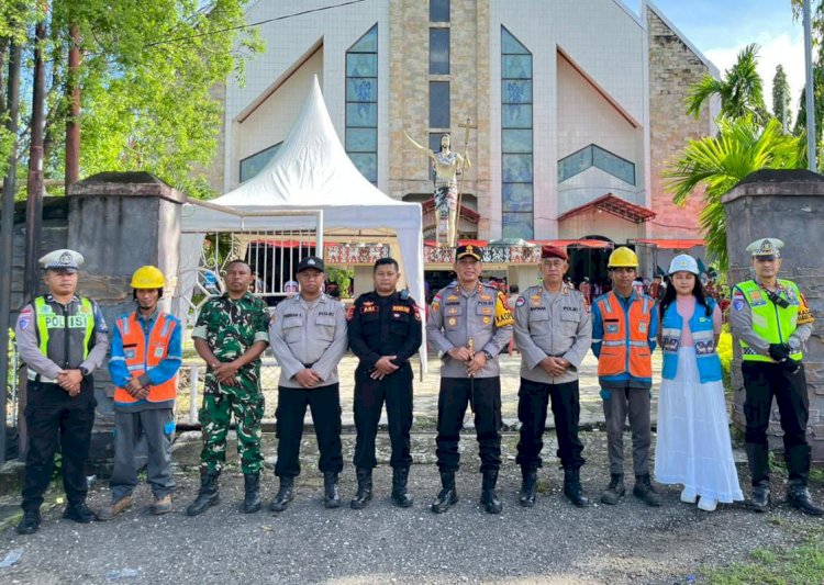 Kapolres Sumba Timur Pantau Langsung Pengamanan Ibadah Natal 25 Desember 2025 di Kota Waingapu