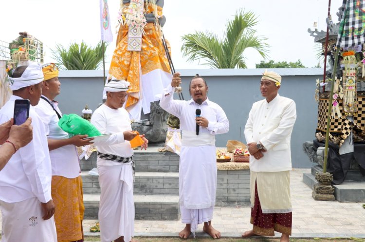 Kapolres Sumba Timur Resmikan Pura Buana Wisaka Karinding