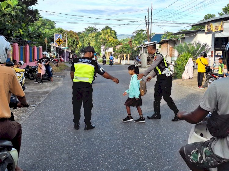 Sat Lantas Polres Sumba Timur Hadir Jaga Keselamatan di Jalan Raya