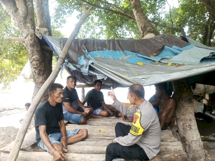 Patroli Kamtibmas, Bhabinkamtibmas Ingatkan Bahaya Hoaks dan TPPO