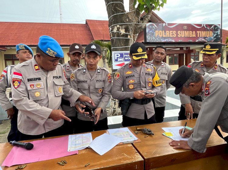 Tingkatkan Disiplin Anggota, Polres Sumba Timur Gelar Pemeriksaan Senpi Dinas
