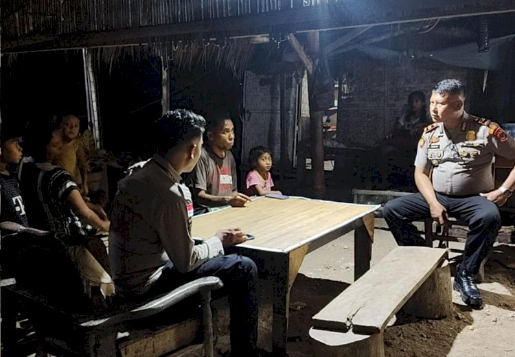 Cipta Kondisi Malam Hari, Kapolsek Pandawai Turun Langsung Sambangi Warga