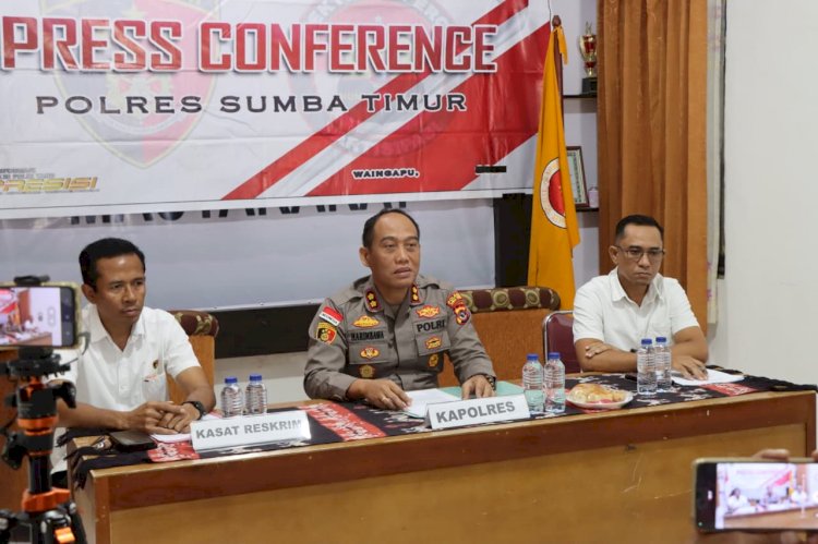 Konferensi Pers: Polres Sumba Timur Ungkap Kasus PETI di Sungai Laku Lalandak