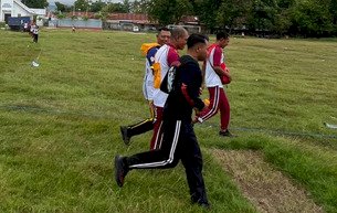 Jaga Kebugaran Fisik, Personel Polres Sumba Timur Ikuti Tes Kesamaptaan Jasmani