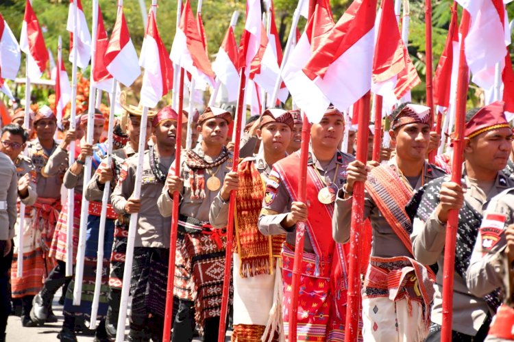 Kapolda NTT Hadiri Pawai Pembangunan 2026, 69 Tim Tampilkan Wajah Keberagaman NTT