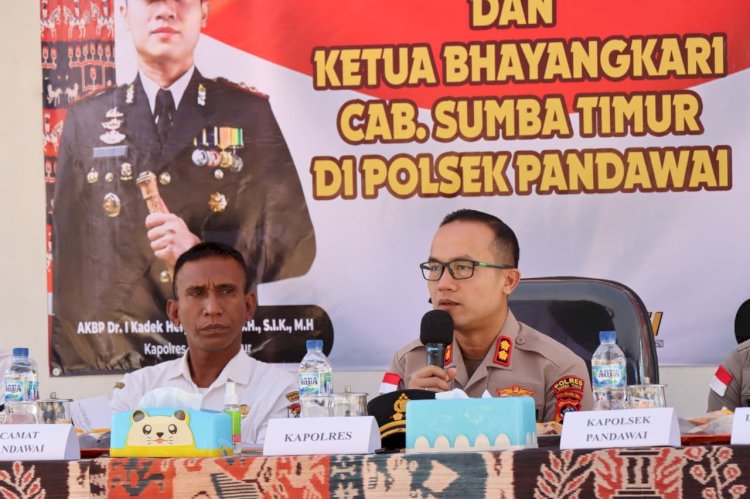 Kunjungi Polsek Pandawai, Kapolres Sumba Timur Fokus Perkuat Pencegahan Karhutla