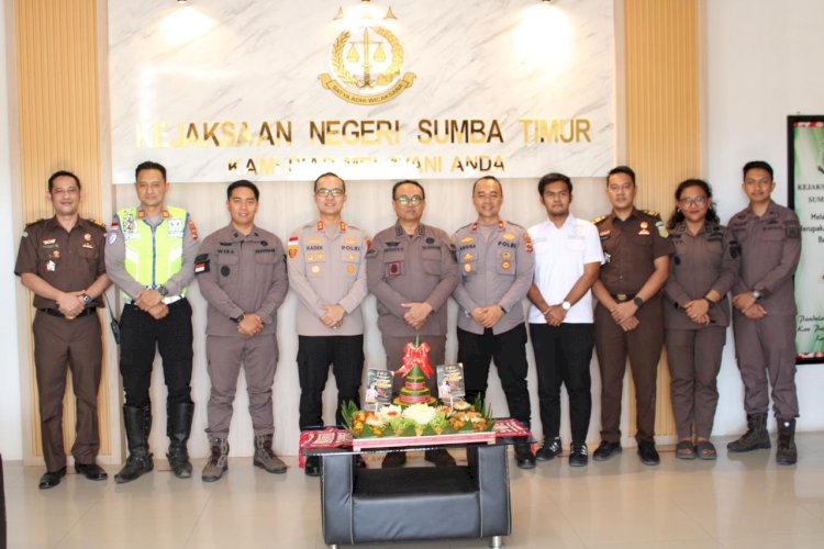 Bangun Sinergi, Kapolres Sumba Timur Silaturahmi dan Sampaikan Ucapan Hari Lahir Kejaksaan ke-81
