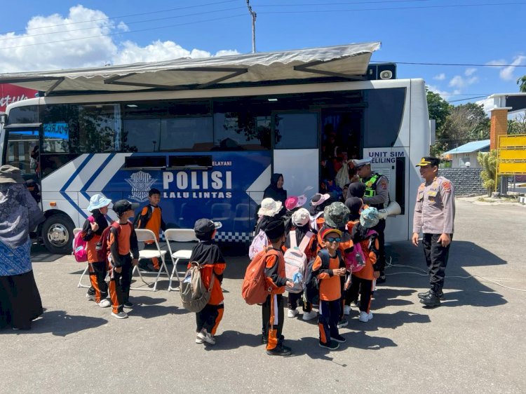 Polres Sumba Timur Tanamkan Budaya Tertib Lalu Lintas Sejak Usia Dini