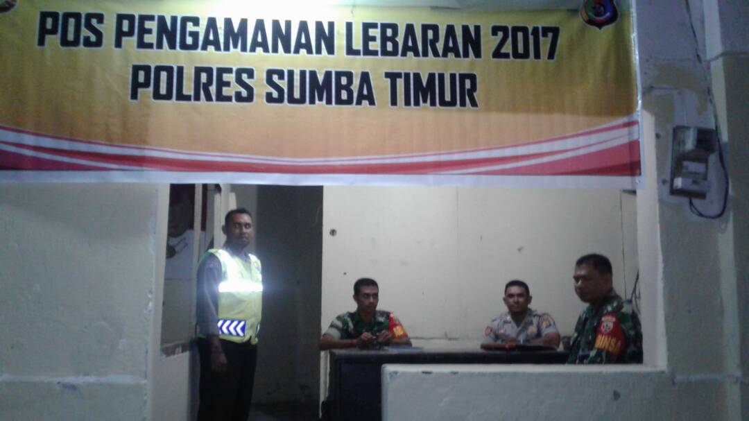 Dikunjungi anggota Kodim 1601 Sumba Timur, Anggota jaga Pospam Ops Ramadniya bersama TNI komitmen jaga situasi kamtibmas aman dan kondusif