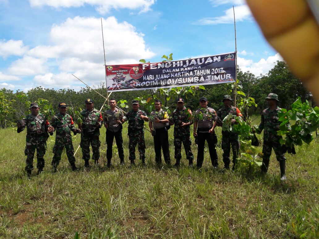 Peringati Hari Juang Kartika TNI AD, Polsek Lewa bersinergi bersama Kodim 1601 lakukan aksi penanaman pohon