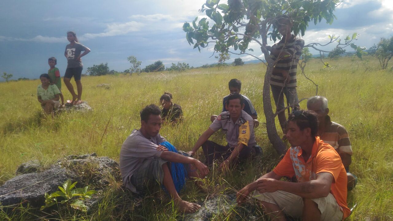Patroli Dialogis Ke Wilayah Binaan, Bripka Retang Ajak Warga Tidak Membakar Hutan Dan Padang