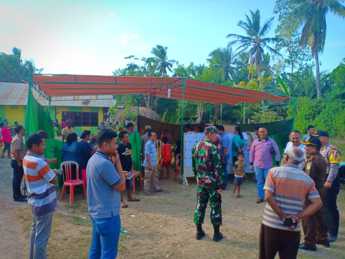 Kapolres Sumba Timur Bersama Bupati, Dandim dan Kajari Lakukan Patroli Ke Sejumlah TPS Saat Sedang Berlangsung Pemungutan Suara
