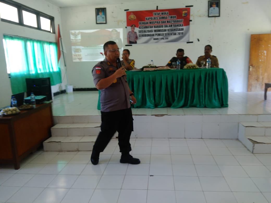 Kapolres Sumba Timur Blusukan ke Tiap Kecamatan Sampaikan Penguatan Wawasan Kebangsaan Jelang Pemilu Serentak 2019