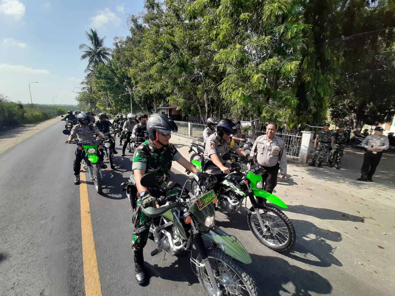 TNI Polri di Sumba Timur Gelar Patroli Skala Besar, Pastikan Siskamtibmas Aman